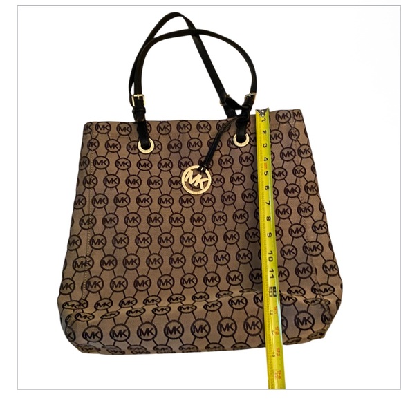 Michael Kors Jet Set North South Monogram Tote - Beige & Black - Picture 7 of 8